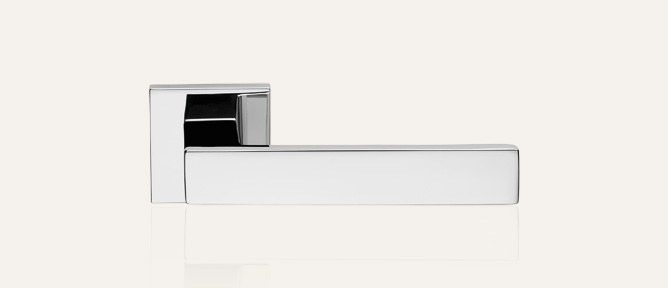 Corner Zincral Linea Calì door handle in polished chrome finish