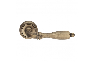 Camilla Series Epoque forme Door Handle on Round Rosette Frosio Bortolo Antique Furniture